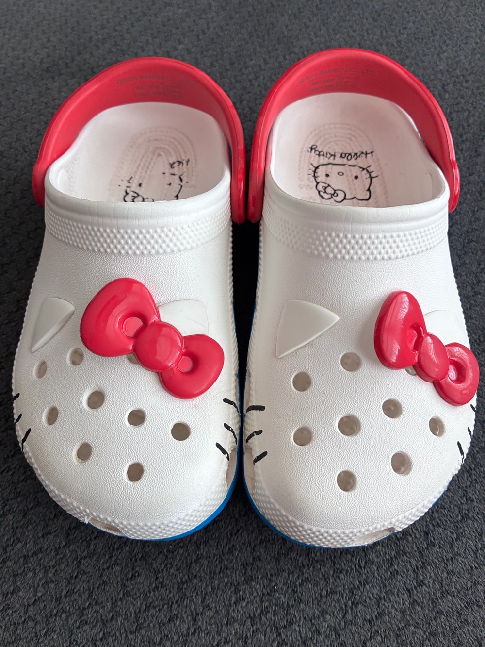 Crocs X Hello Kitty Adult Classic Clogs, Size 4M / 6W - Picture 3 of 9